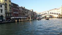Venedig (Fahrt mit dem Vaporetto - Rialto-Brücke)