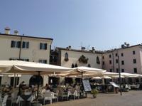 am Hauptplatz in Garda