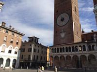Cremona vor der Basilika