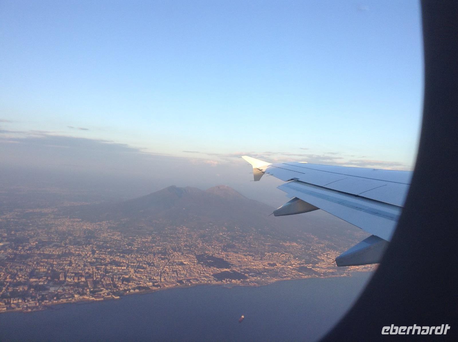 Rückflug mit Neapel und Vesuv