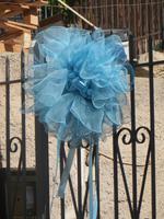 die stolzen Eltern verkünden die Geburt eines Jungen auf Ischia