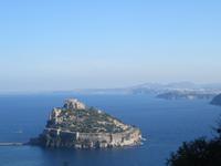 Wanderung auf Ischia mit Ausblick auf das Castello Aragonese