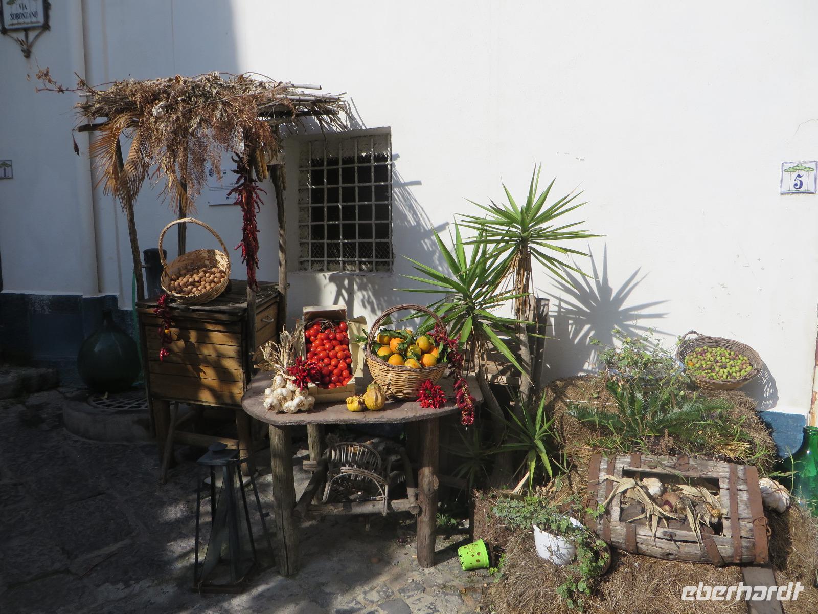 Gemüse- und Gewürzstand in Ischia Ponte