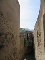 die schmalen Gassen des Castello Aragonese