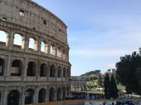 vor dem Colosseum