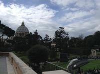 Blick zum Petersdom und in die Vatikanischen Gärten