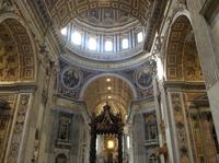 Blick zur Kuppel und dem Hauptaltar