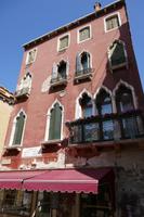 Häuser auf dem Weg durch die Stadtteile