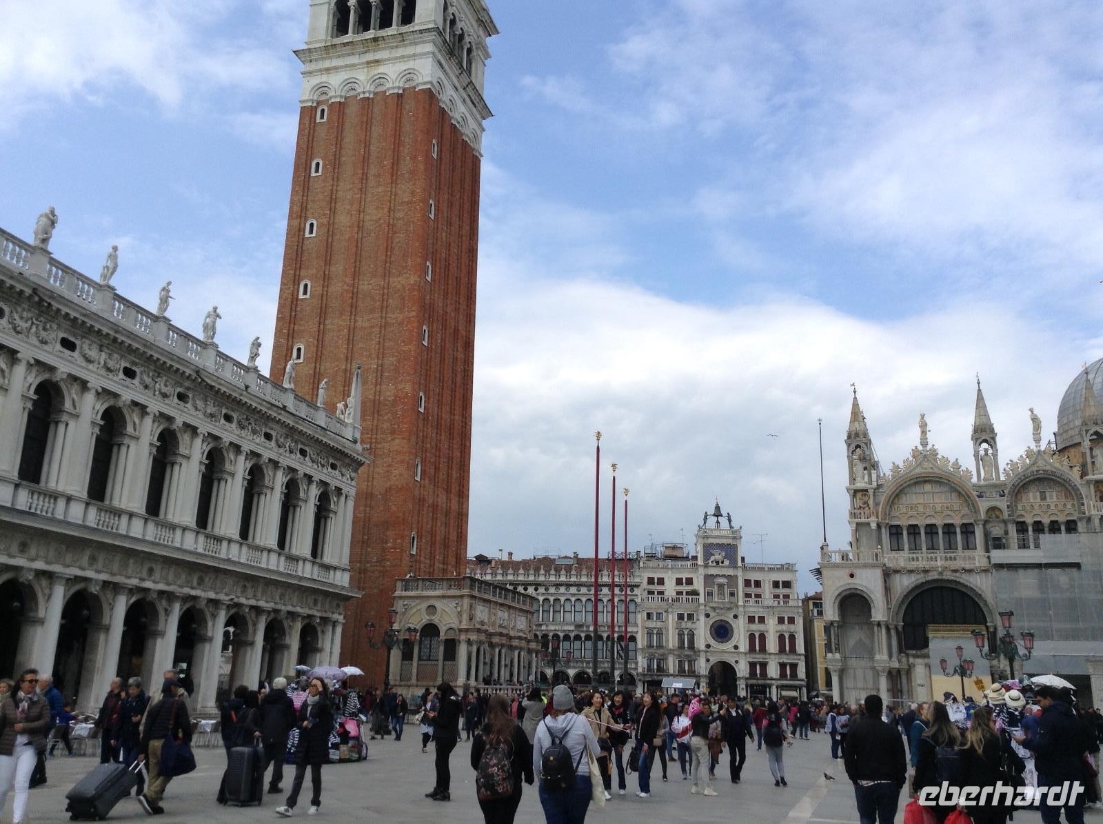 Markusplatz mit Campanile und Dom