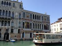 Haus mit Mosaikbildern