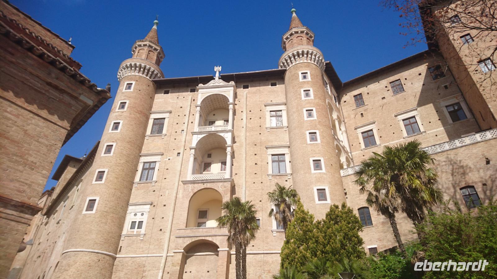 Wunderschöne Front des Palazzo Duccale, Urbino