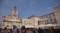 Getümmel auf dem Marktplatz in Zadar