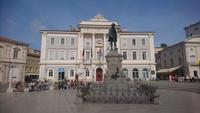 Musiker und Komponist Tartini,, im Hintergrund das Rathaus von Piran
