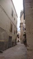 Enge Altstadtgasse in Bari