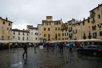 Lucca  Platz der ehemals Amphitheater war