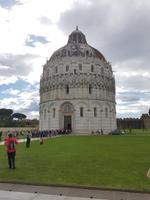 Das Baptisterium auf dem Platz der Wunder in Pisa 