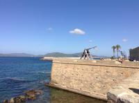 die Festungsmauer von Alghero