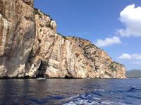 vorm Eingang zur Grotte