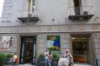 Bestes Cafe gegenüber Theater von Neapel