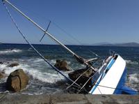 die Sirene und das gekenterte Schiff