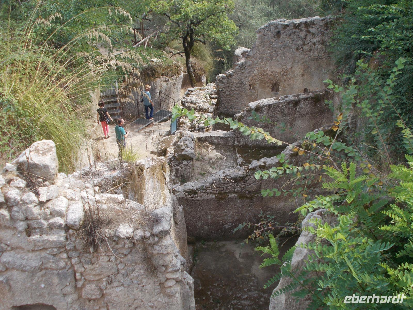 DSCN4416  Grotten von Zungri