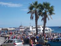DSCN4489  unser Schiff im Hafen Vulcano