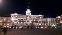 Triest - Piazza dell'Unità d'Italia am Abend (Rathaus)