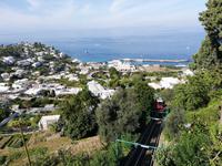 Capri, mit der Funicolare (Standseilbahn)