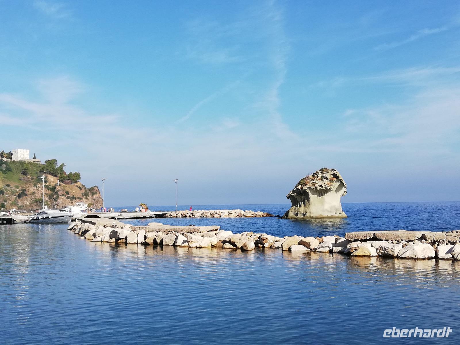 Inselrundfahrt, Stopp in Lacco Ameno