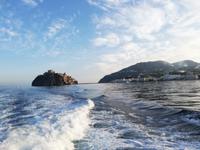 Inslrundfahrt Ischia mit dem Schiff, Blick auf das Castello Aragonese