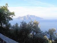 Italien - Sorrentinische Halbinsel - Wanderung Punta Campanella - Blick auf Capri