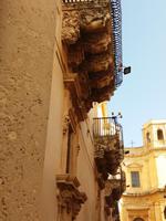 typ.Balkone an den Häusern