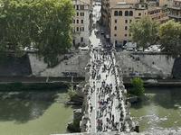Blick auf die Engelsbrücke.