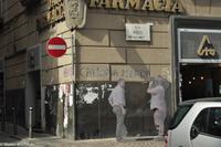 Napoli - Ein Kamerateam interessiert sich für einen besonderen Graffiti