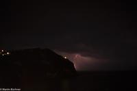 In den Nachtstunden toben heftige Gewitter über dem Golf von Neapel - Jupiter (Zeus) ist wütend