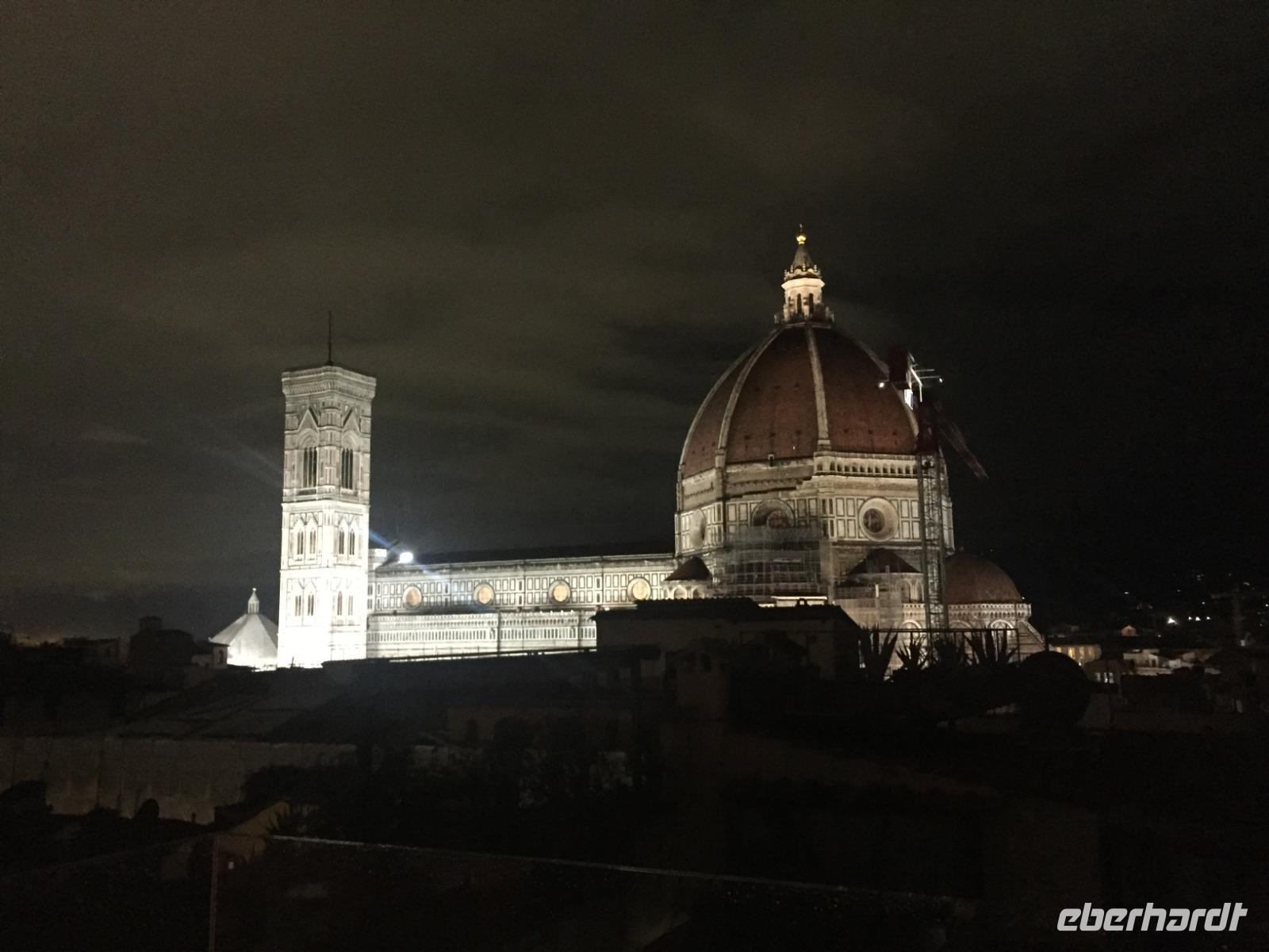 Blick von der Dachterrasse des Hotels