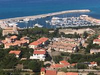 Blick auf den Hafen von Tropea