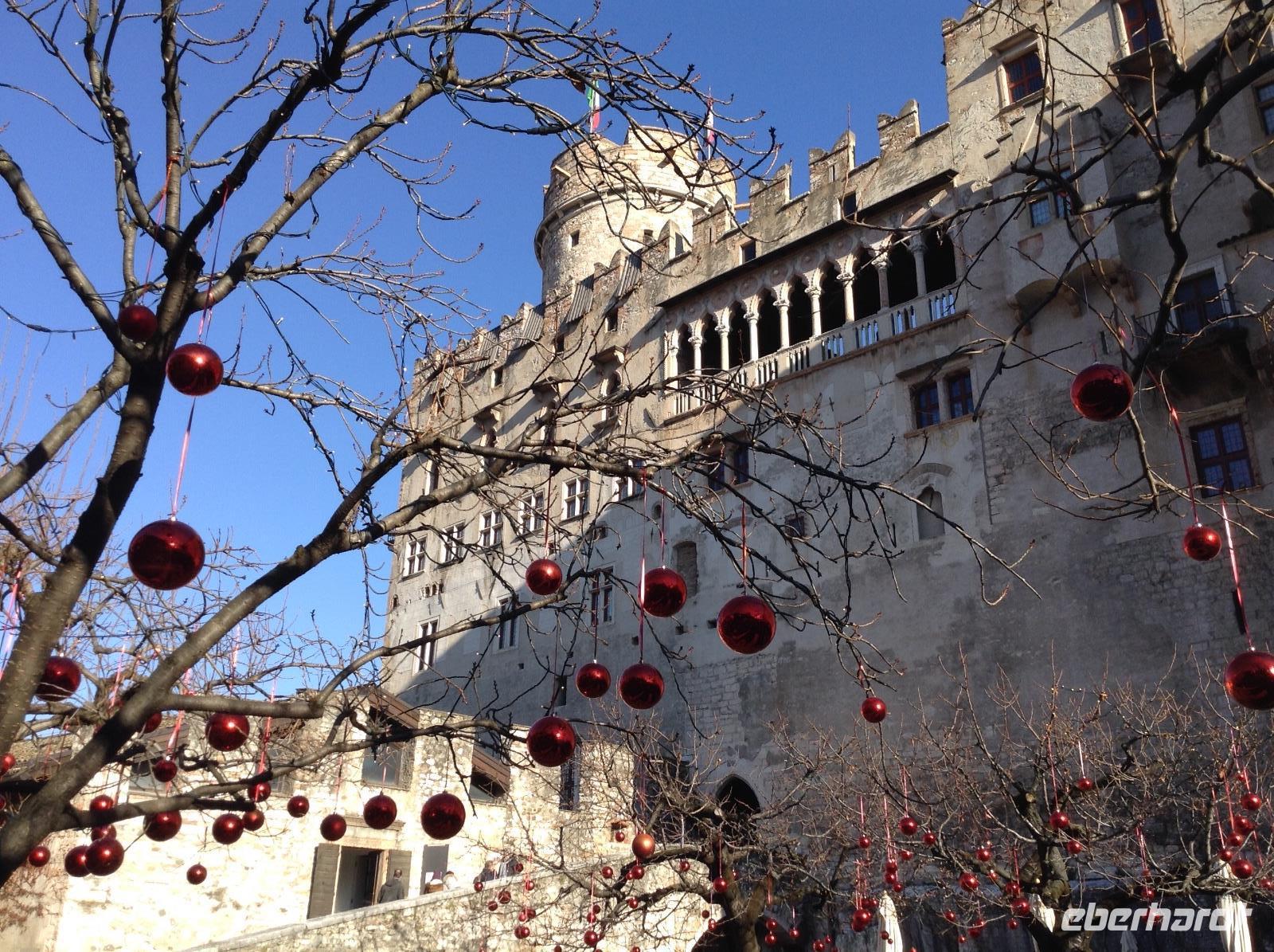 Weihnachtskugeln überall