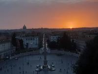 Sonnenuntergang am Piazza del Popolo in Rom