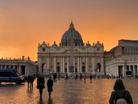 Sonnenuntergang am Petersplatz in Rom - sprachlos