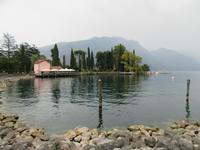 Schöner Spazierweg am See