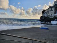 Italien, Amalfiküste, Minori, Abendstimmung am Strand