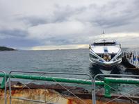 Italien, Ankunft der Fähre im Hafen von Sorrent