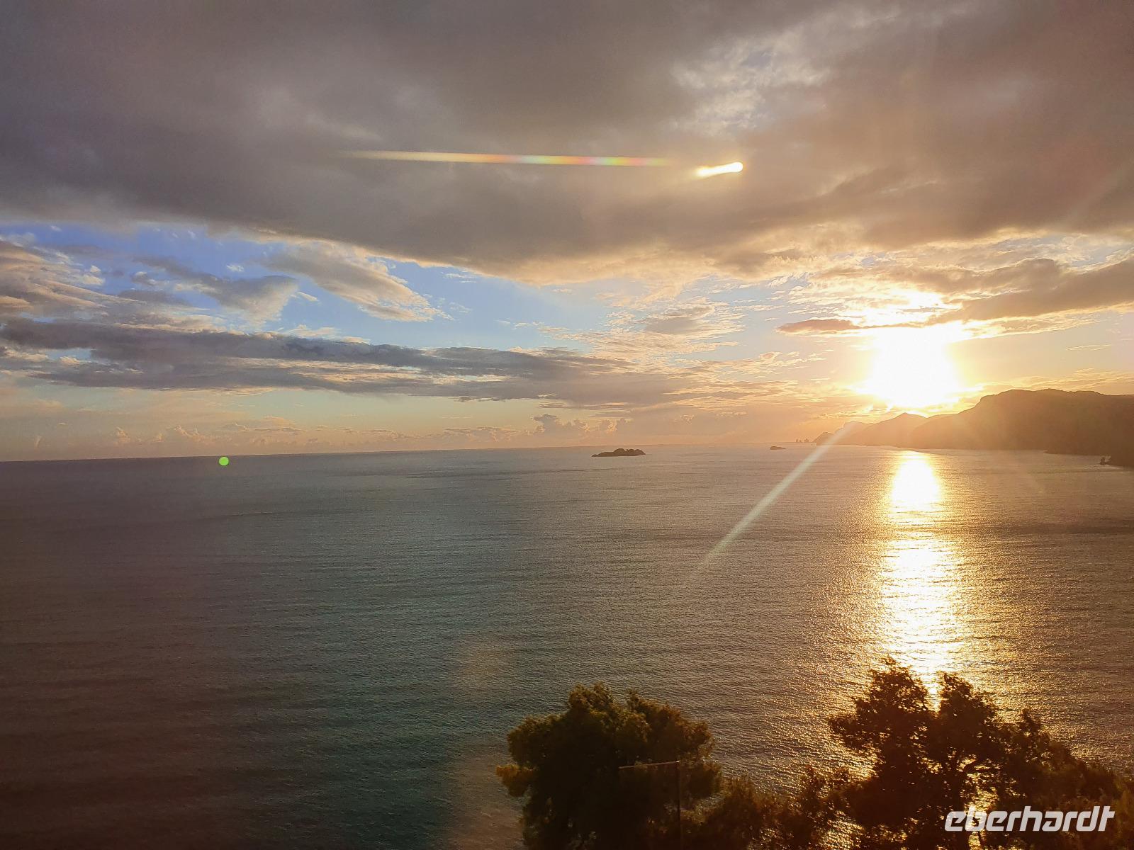 Italien, Amalfiküste, Amalfitana bei Sonnenuntergang