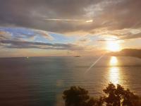 Italien, Amalfiküste, Amalfitana bei Sonnenuntergang