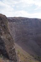 Die Kraterwände des Vesuv sind steil