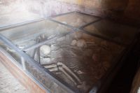 Haus des Menander: mutmaßliche Plünderer, die während des Durcheinanders der Flucht hofften, Beute machen zu können und von der pyroklastischen Wolke erwischt wurden