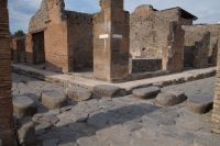 Übergänge an der Kreuzung von Cardo und Decumanus (den beiden wichtigsten Straßen einer römischen Stadt)