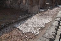 Originales Bordsteinpflaster