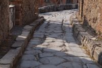 Als wäre hier gerade noch ein Ochsenkarren entlang gerumpelt